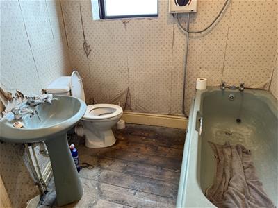 BATHROOM & WC